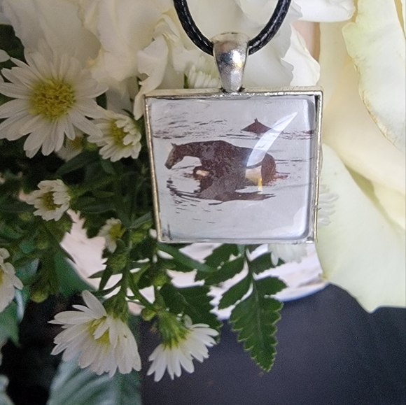 HORSE pouch, horse keychain and handcrafted glass horse pendant.Nwt* - Picture 2 of 6